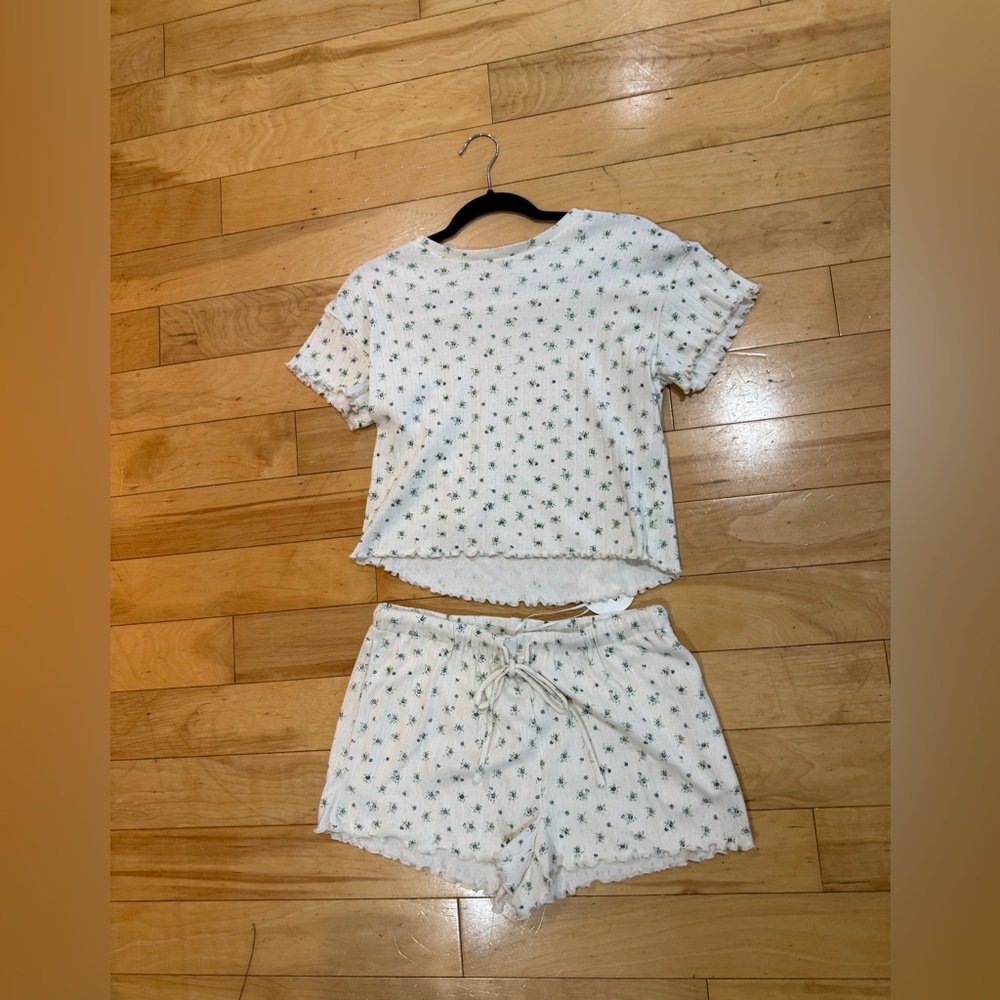 🫐 NWT Storia two piece blueberry set with ruffle accent